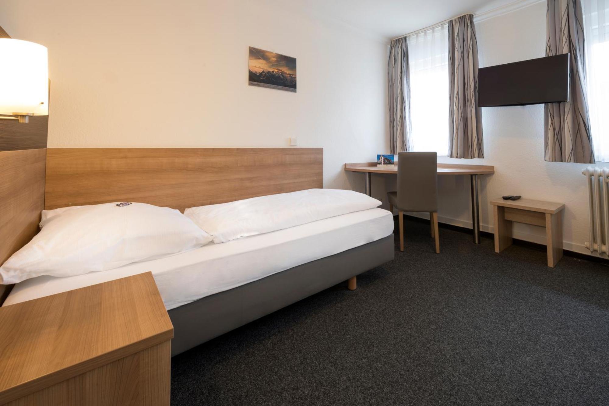 Hotel Zur Post Weilheim an der Teck Exterior photo